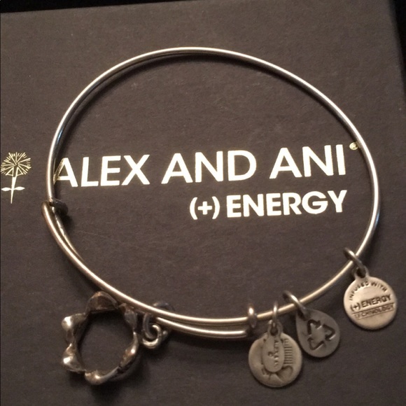 Authentic Alex and Ani silver crown 👑 bangle - Picture 1 of 2